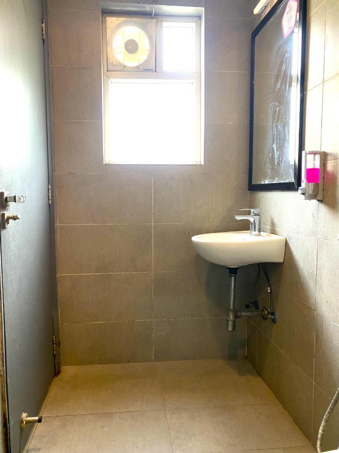 Qotel Hotel Ip Residency East Delhi Preet Vihar Neu-Delhi Exterior foto