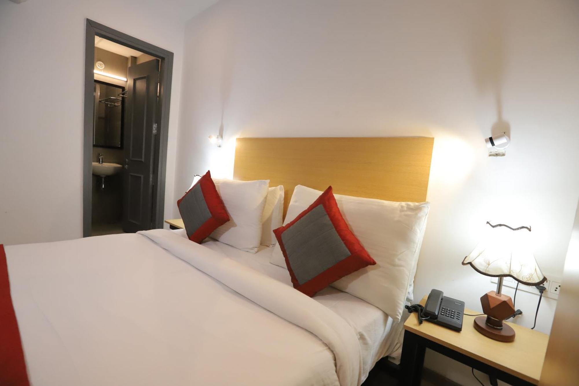 Qotel Hotel Ip Residency East Delhi Preet Vihar Neu-Delhi Exterior foto
